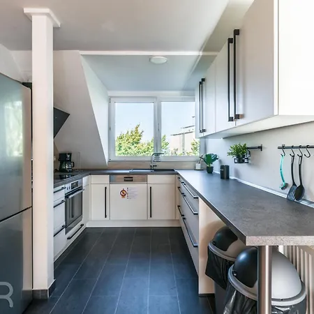 Voll Ausgestattetes, Moebliertes Mit Balkon Und Einzelbetten - Inklusive Kueche Und Wlan