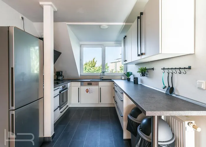 Voll Ausgestattetes, Moebliertes Mit Balkon Und Einzelbetten - Inklusive Kueche Und Wlan