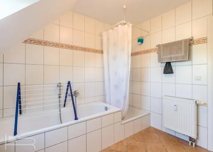 Voll Ausgestattetes, Moebliertes Mit Balkon Und Einzelbetten - Inklusive Kueche Und Wlan Βιζμπάντεν