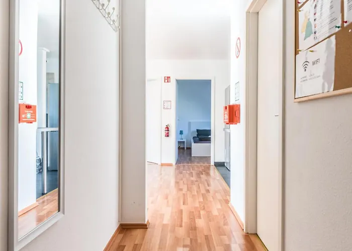 Voll Ausgestattetes, Moebliertes Mit Balkon Und Einzelbetten - Inklusive Kueche Und Wlan Διαμέρισμα